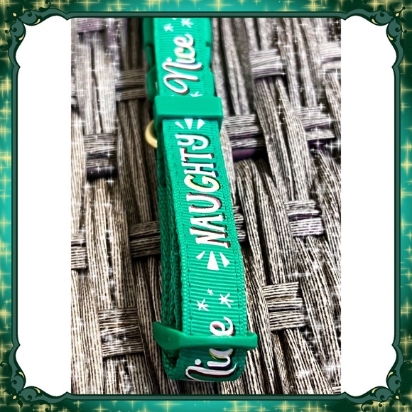 S Petsmart Winter Green Holiday Dog Collar Naughty Nice Gold Cat Christmas SMALL - Picture 7 of 8